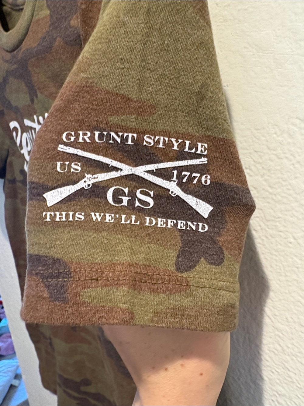 Grunt Style Women's Camo 'Beautiful Badass' Tee - Olive, Brown - Picture 3 of 5